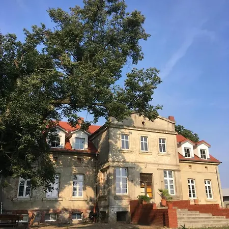 Palac Osowo Gostynskie Bed & Breakfast *